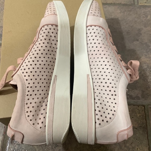 Gentle Soul Peony Sneaker - Picture 4 of 13